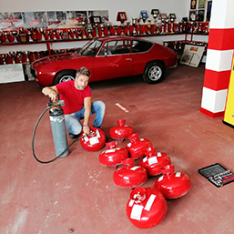 Realizzazione impianto Rilevazione fumi, Estintori Automatici a polvere, Impianto di Aspirazione Fumi auto presso Autorimessa privata di Auto di Epoca a Caltanissetta - Visa Estintori S.r.l.